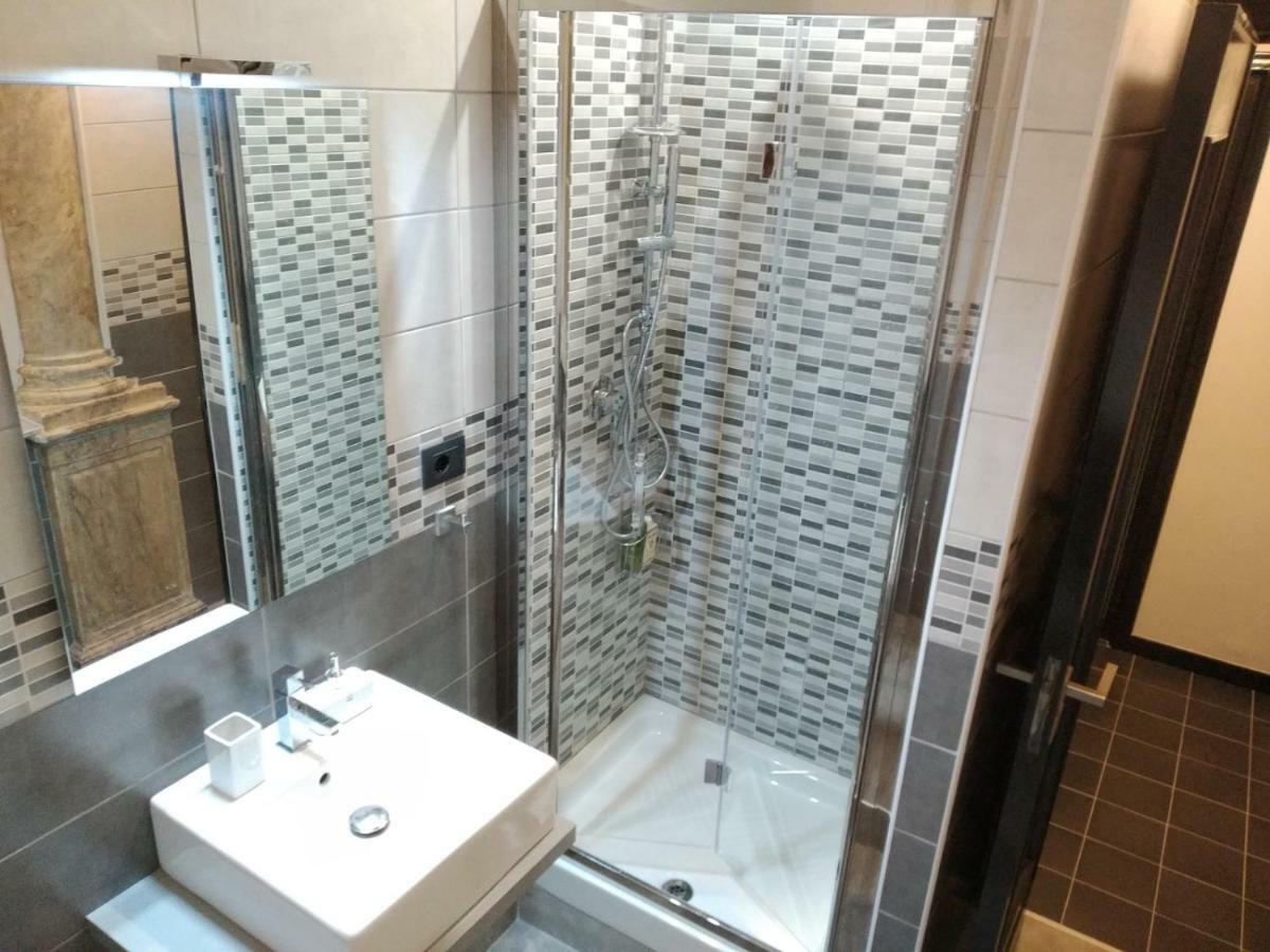 Nik Rooms Genoa Bagian luar foto